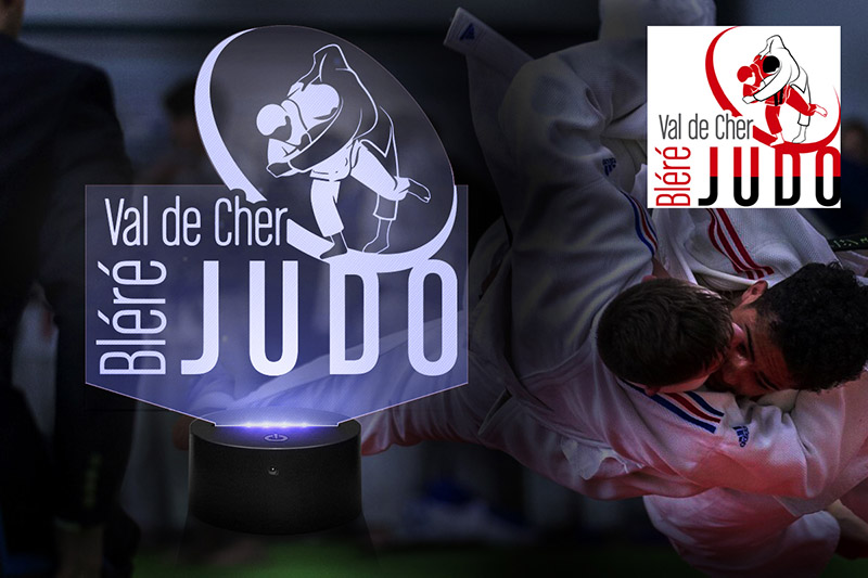 lampes trophées avec des sportifs de judo