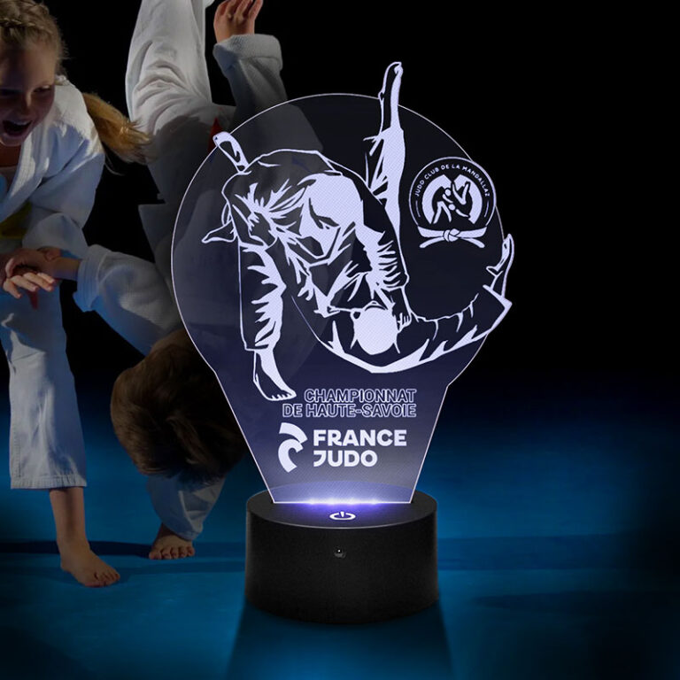 trophée lumineux avec une compétition de judo